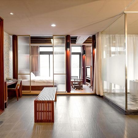 Tian Xia Ju Motel Yilan Exterior photo