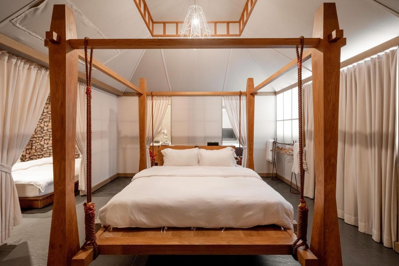 Tian Xia Ju Motel Yilan Exterior photo