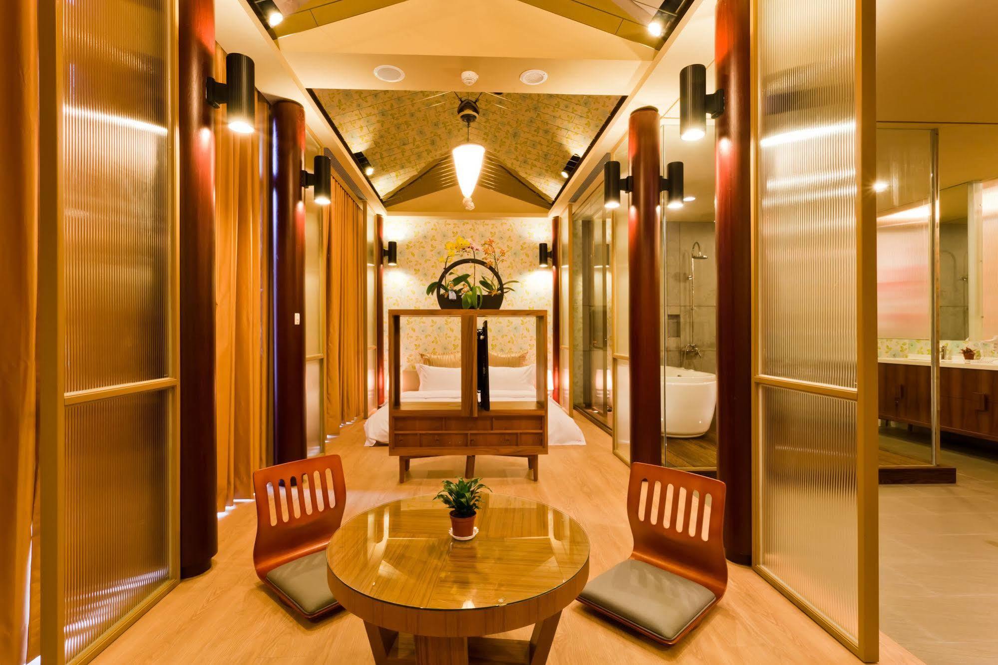 Tian Xia Ju Motel Yilan Exterior photo