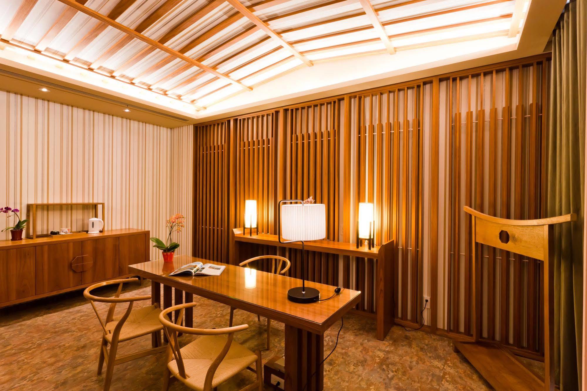 Tian Xia Ju Motel Yilan Exterior photo