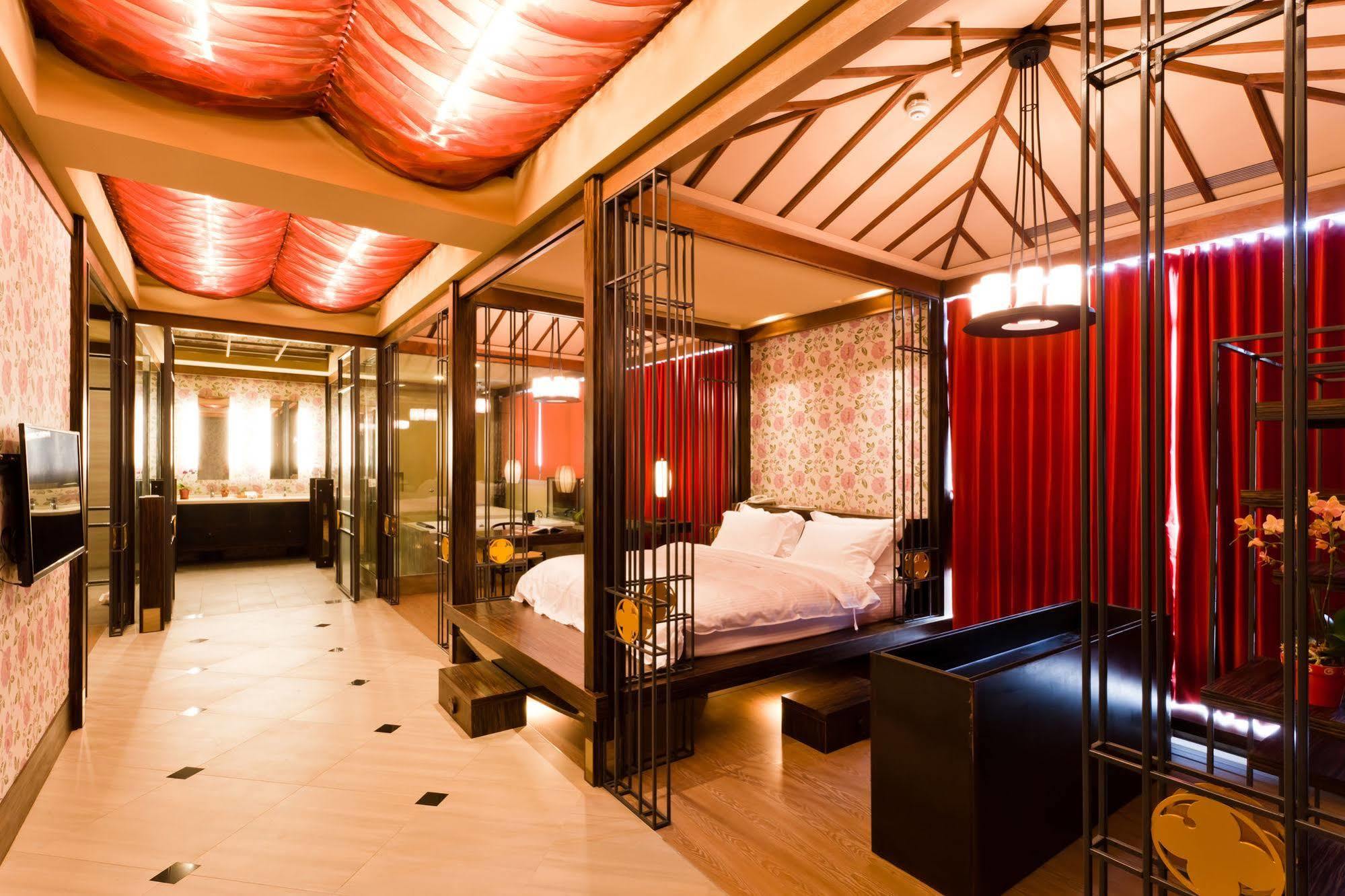 Tian Xia Ju Motel Yilan Exterior photo
